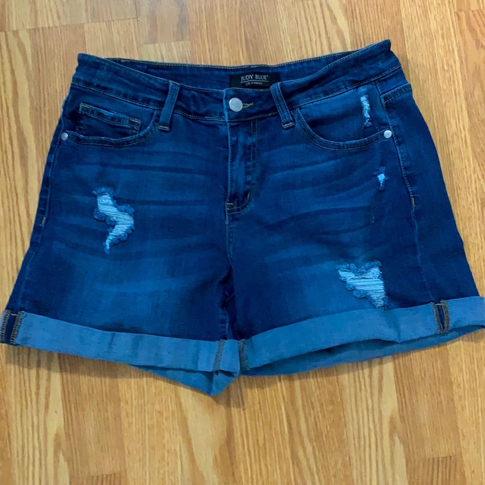 Judy Blue distressed cuff shorts